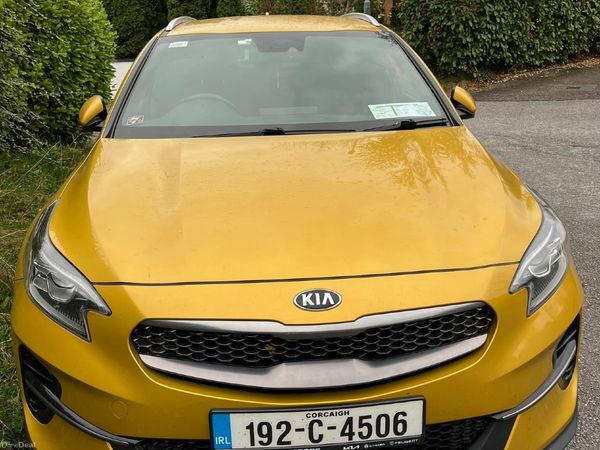 Kia XCeed Hatchback, Petrol, 2019, Gold