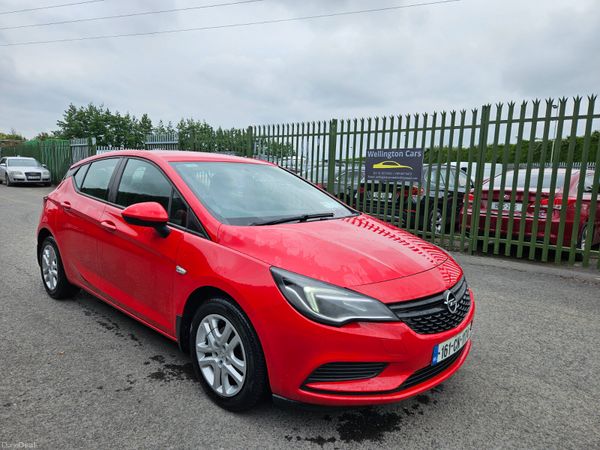 Opel Astra Hatchback, Petrol, 2016, Red