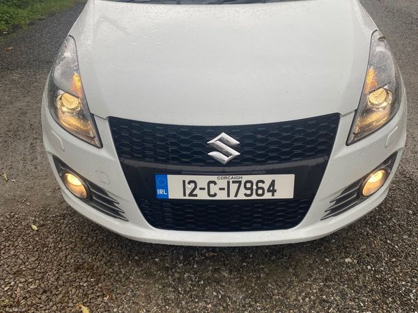 Suzuki Swift Hatchback, Petrol, 2012, White