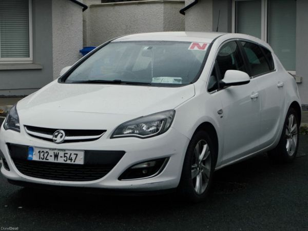 Vauxhall Astra Hatchback, Petrol, 2013, White