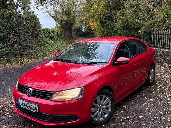 Volkswagen Jetta Saloon, Diesel, 2013, Red