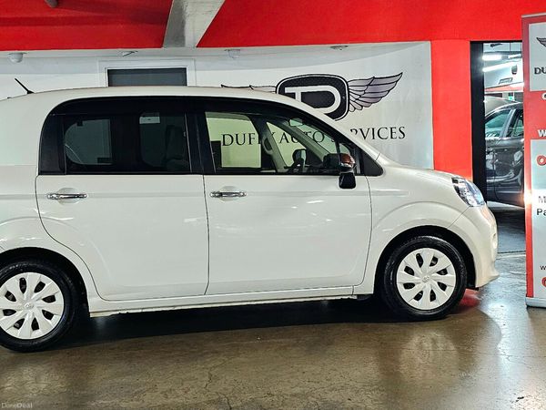 Toyota Porte Hatchback, Petrol, 2016, White