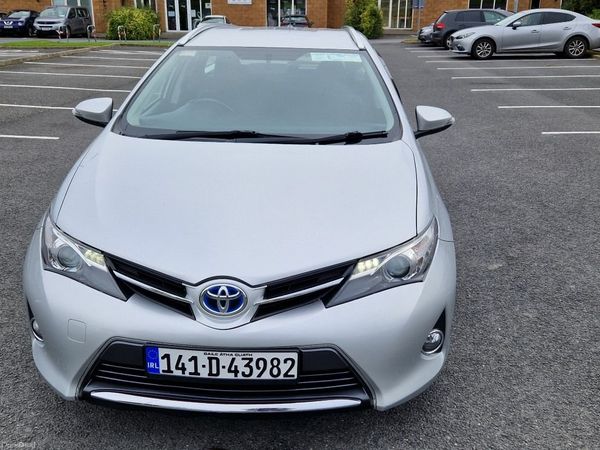 Toyota Auris Estate, Petrol Hybrid, 2014, Silver