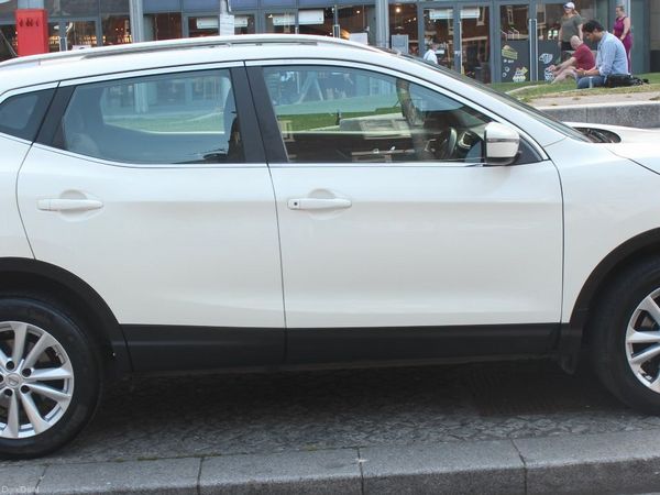 Nissan Qashqai SUV, Petrol, 2017, White