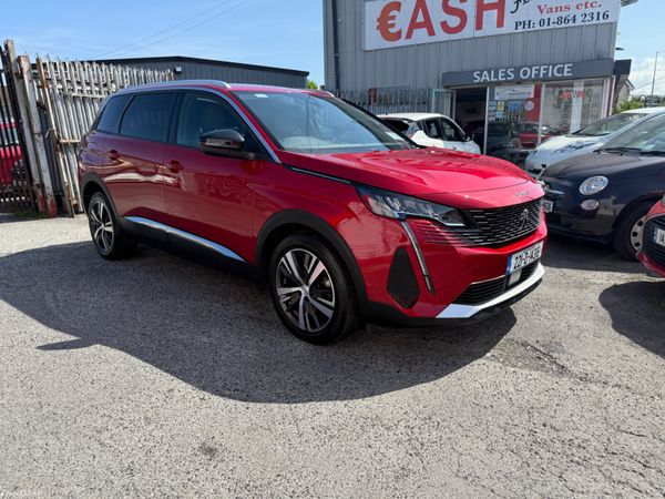 Peugeot 5008 MPV, Diesel, 2022, Red