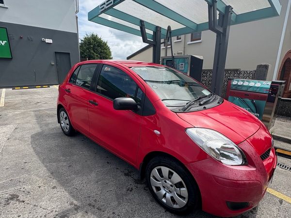 Toyota Yaris Hatchback, Petrol, 2009, Red
