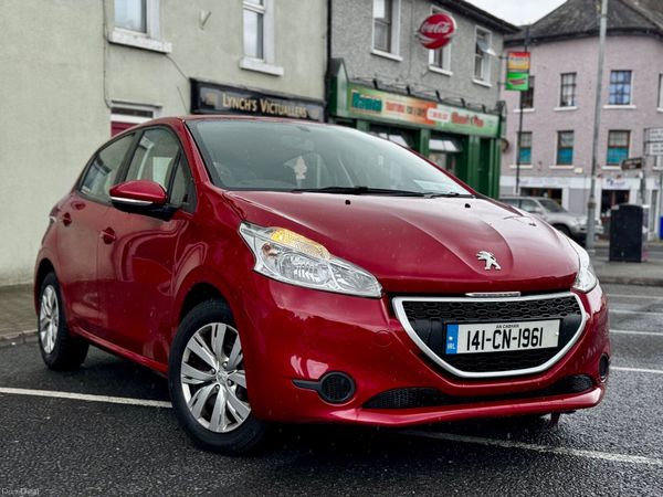 Peugeot 208 Hatchback, Petrol, 2014, Red