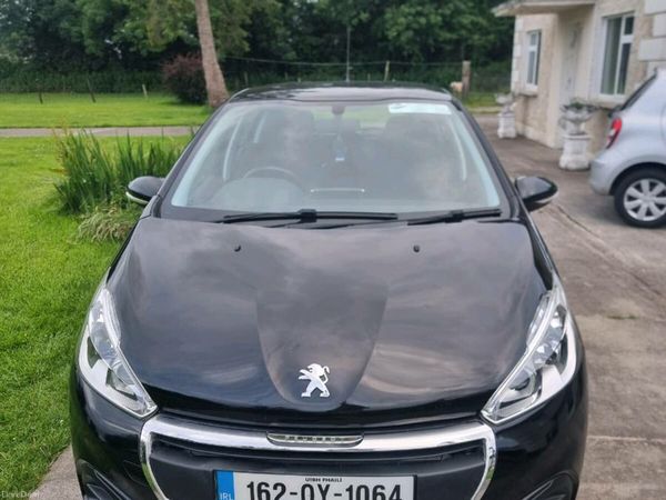 Peugeot 208 Hatchback, Petrol, 2016, Black