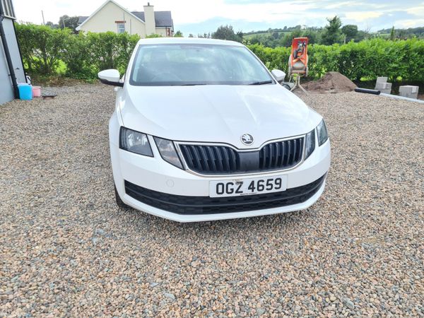 Skoda Octavia Hatchback, Diesel, 2019, White
