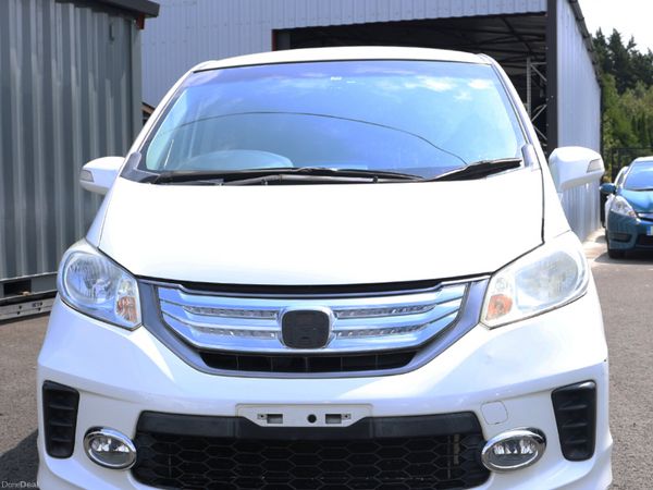 Honda Freed Estate, Hybrid, 2013, White