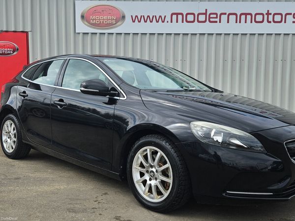 Volvo V40 Hatchback, Petrol, 2015, Black