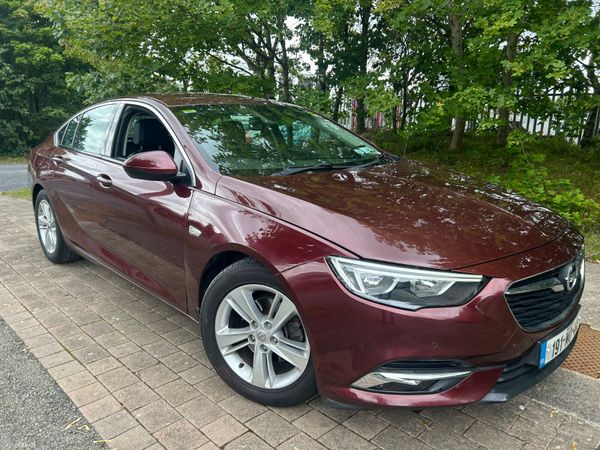 Opel Insignia Hatchback, Petrol, 2019, Red