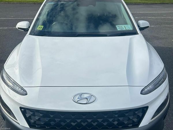Hyundai KONA MPV, Petrol, 2022, White