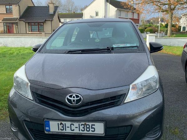 Toyota Yaris Hatchback, Petrol, 2013, Grey