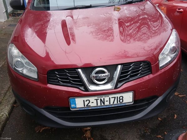 Nissan Qashqai Hatchback, Diesel, 2012, Red