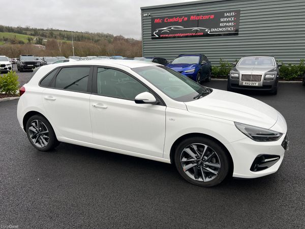Hyundai i30 Hatchback, Petrol Hybrid, 2023, White