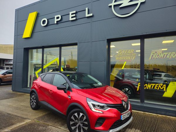 Renault Captur Hatchback, Petrol, 2022, Red
