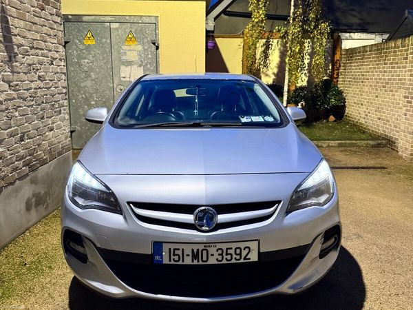 Vauxhall Astra Hatchback, Diesel, 2015, Silver