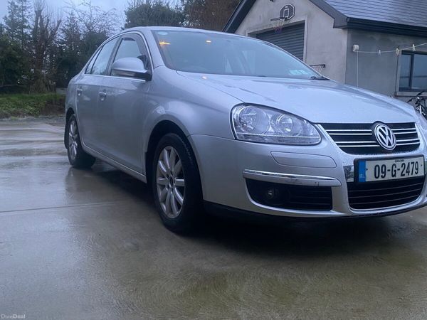 Volkswagen Jetta Saloon, Diesel, 2009, Silver