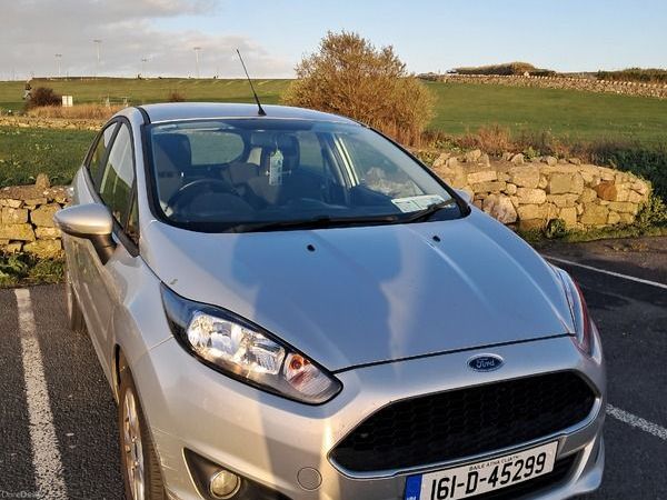 Ford Fiesta Hatchback, Petrol, 2016, Silver
