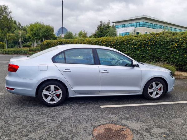 Volkswagen Jetta Saloon, Diesel, 2012, Silver