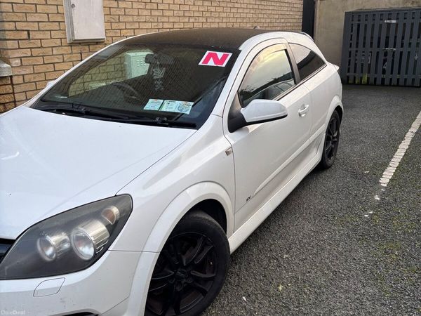 Opel Astra Hatchback, Petrol, 2008, White