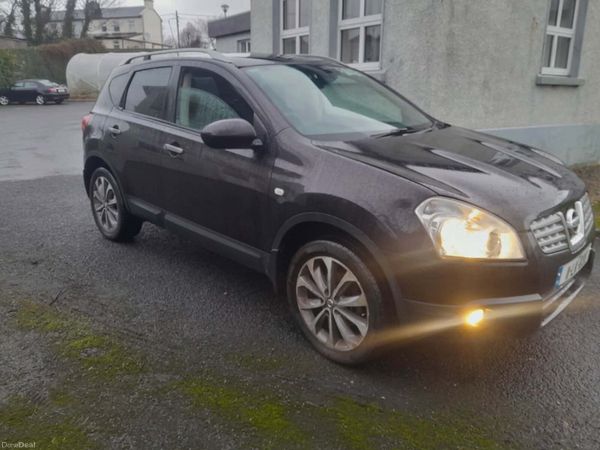 Nissan Qashqai Hatchback, Diesel, 2011, Purple