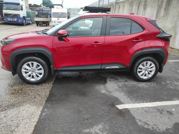 Toyota Yaris Cross Hatchback, Petrol Hybrid, 2022, Red