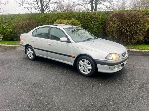 Toyota Avensis Saloon, Petrol, 2000, Silver