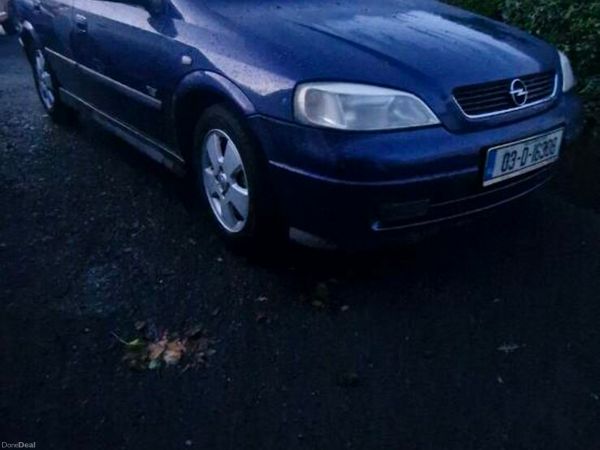 Opel Astra Saloon, Petrol, 2003, Blue