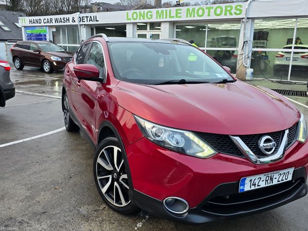Nissan Qashqai Hatchback, Petrol, 2014, Red