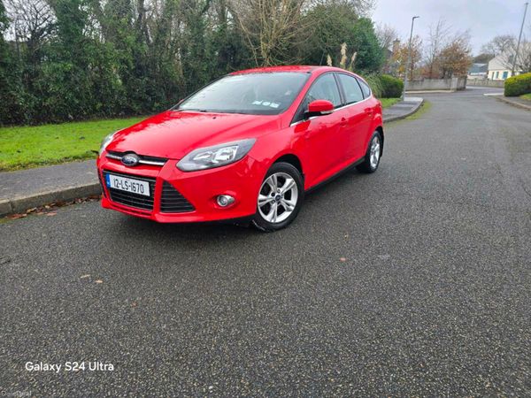 Ford Focus Hatchback, Petrol, 2012, Red