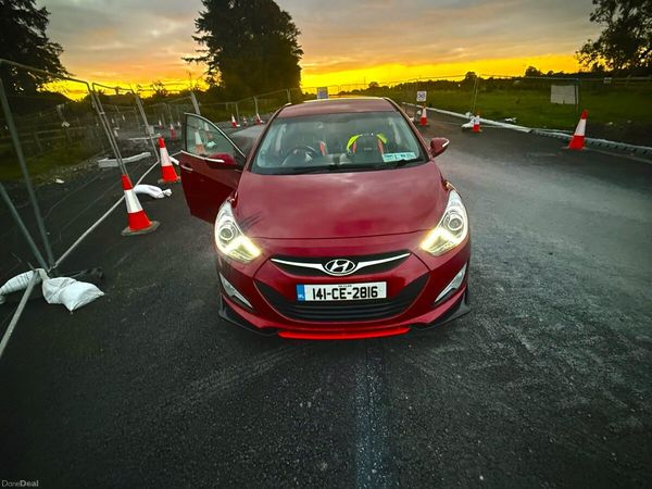 Hyundai i40 Saloon, Diesel, 2014, Red