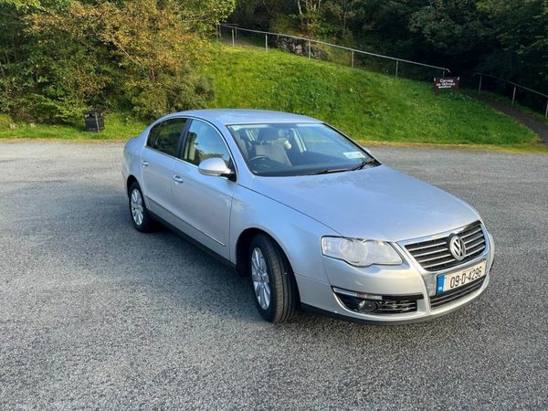 Volkswagen Passat Saloon, Petrol, 2009, Silver