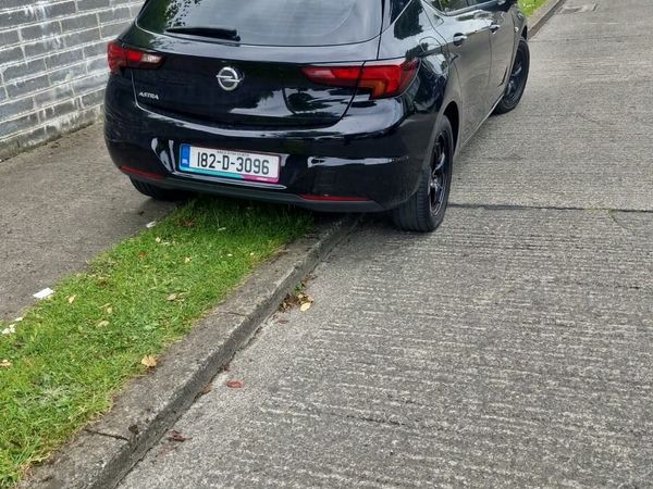 Opel Astra Hatchback, Petrol, 2018, Black