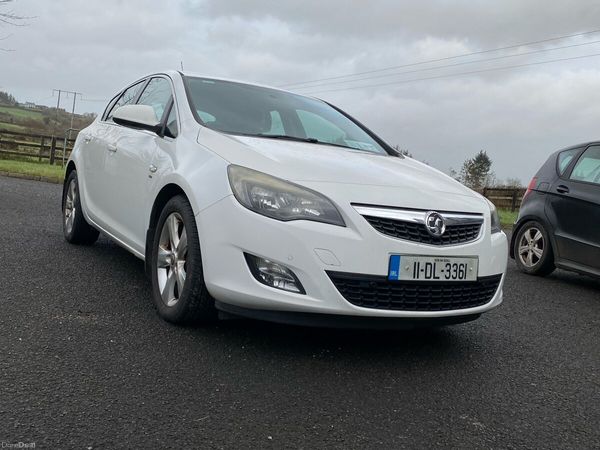 Vauxhall Astra Hatchback, Diesel, 2011, White