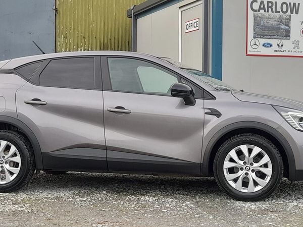 Renault Captur Hatchback, Petrol, 2022, Grey