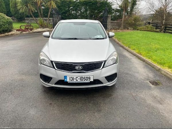 Kia Ceed Hatchback, Diesel, 2013, Silver