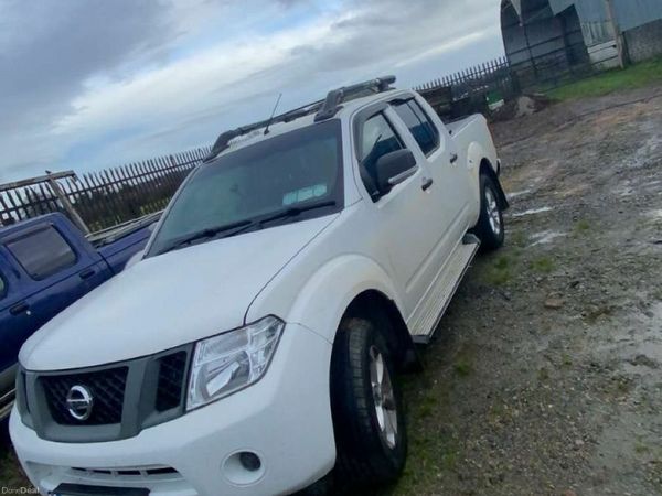 Nissan Navara Crew Cab, Diesel, 2014, White