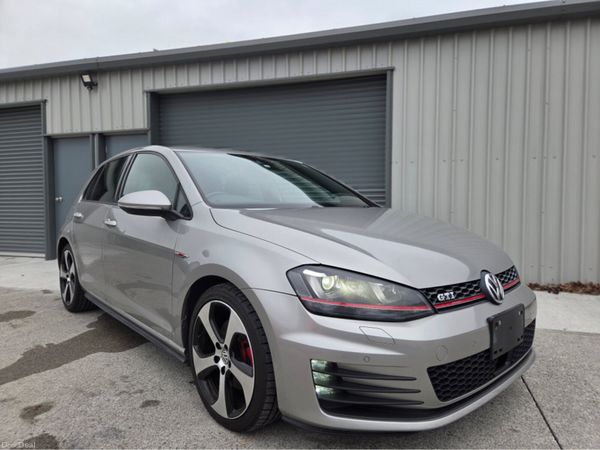 Volkswagen Golf Hatchback, Petrol, 2015, Silver