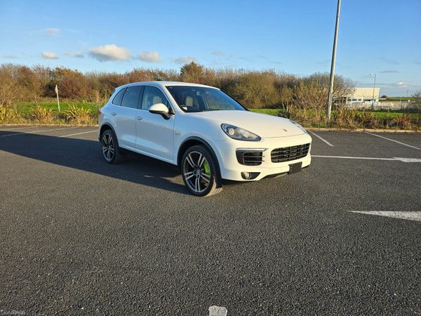 Porsche Cayenne SUV, Petrol Plug-in Hybrid, 2016, White