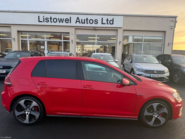 Volkswagen Golf Hatchback, Petrol, 2016, Red