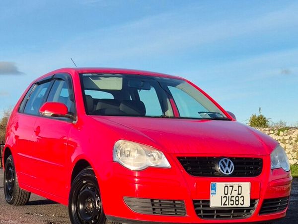 Volkswagen Polo Hatchback, Petrol, 2007, Red