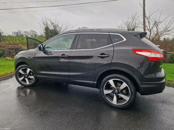 Nissan Qashqai SUV, Diesel, 2017, Black