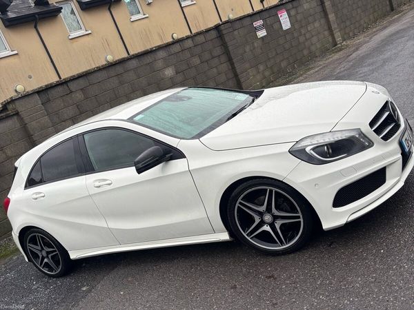 Mercedes-Benz B-Class MPV, Petrol, 2013, White