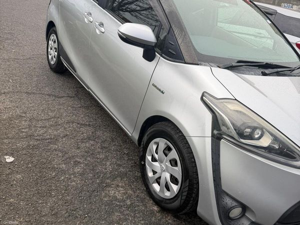 Toyota Sienta MPV, Petrol Hybrid, 2016, Silver