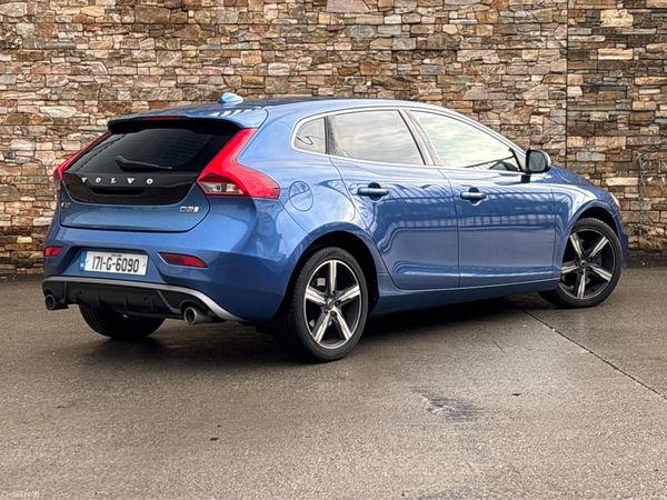 Volvo V40 Hatchback, Diesel, 2017, Blue