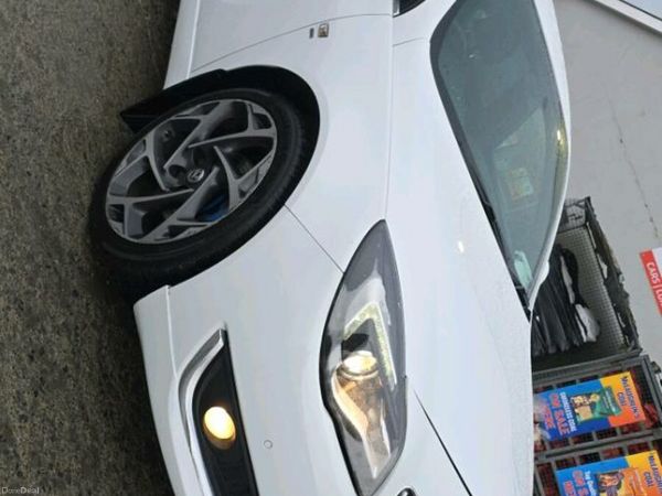 Vauxhall Insignia Hatchback, Diesel, 2016, White