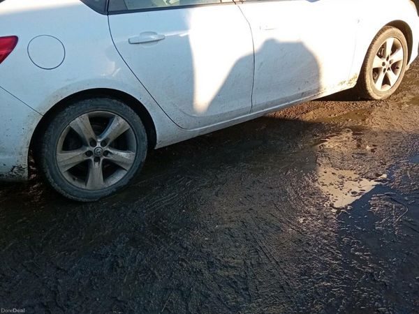 Vauxhall Astra Hatchback, Diesel, 2010, White