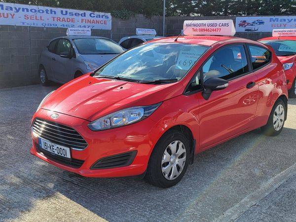 Ford Fiesta Hatchback, Petrol, 2015, Red